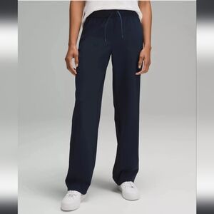 Lululemon Straight-Leg Midrise Luxtreme Pant L Navy